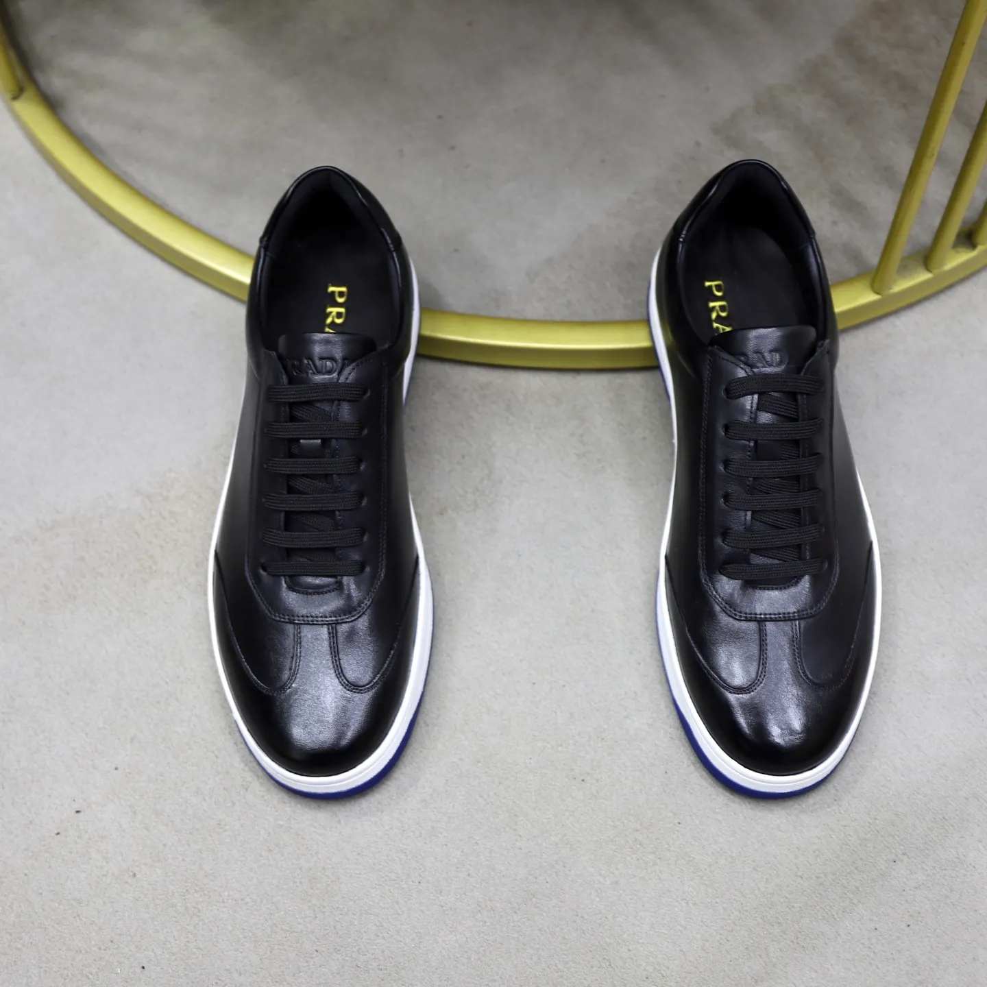 Factory price: 💰640 Prada classic men’s lace-up casual shoes | Imported cowhide upper | Upper stitching layered design, light and breathable | Soft and comfortable | Decorated with PRADA letters on the side | Distinctive sports style, showing the brand style | Lightweight concave and convex pattern rubber soles | Matched with cowhide foot pad lining | Excellent foot feel, fashionable and elegant | Size: 38-44 (45 customized)